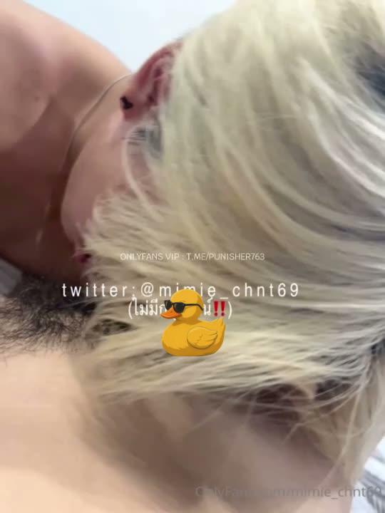 คลิปหลุด Mimie_chnt69 น้องมีมี่ลากเข้าห้องน้ำดูดควย เย็ดยืนเดือดครางลั่นทะลวงหีแตกใน