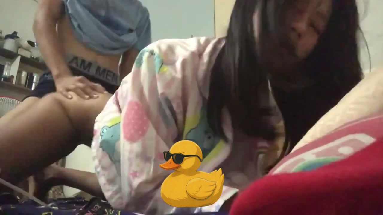 คลิปหลุดทางบ้าน น้องวัยรุ่นโดนผัวตั้งกล้องเย็ดหีซอยเสียวท่าหมา