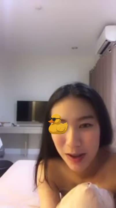 คลิปหลุดน้องบีน่า นางฟ้าขวัญใจชายไทย ไลฟ์สดโชว์เต้าเต็มมือหมวยน่ารัก