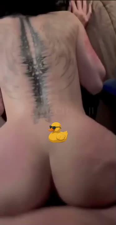 คลิปหลุดน้องอายูมิ 18+ สาวตัวลายขวัญใจชายไทยโดนแฟนซอยท่าหมากระเด้งตูด