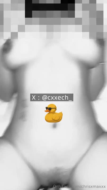 คลิปหลุดโอลี่แฟน Chrisxmaxxx น้องเค้กนมใหญ่โดนแฟนเลียหีจนน้ำเงี่ยน แล้วขึ้นโยกสดขย่มเสียว