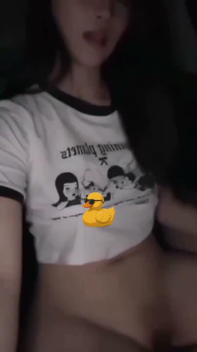 คลิปหลุดสาวนานาชาติ หีสวยเนียนกริบ ดูดปากแลกลิ้นเสียว ขย่มควยน้ำแตกใน