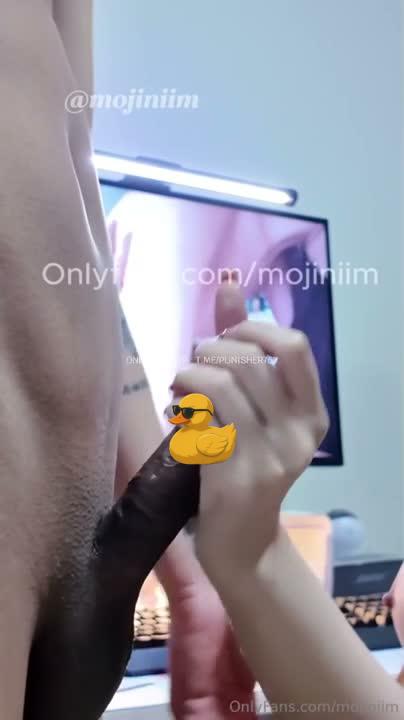 คลิปหลุด OnlyFans น้องนิ่ม mojiniim ดูผลงานตัวเองอารมณ์ขึ้น จับควยผัวโม๊คแซ่บก่อนขย่มสดเสียว